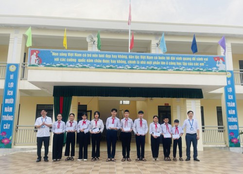 Lễ tuyên dương Giáo viên, học sinh trong các kỳ thi HSG các cấp của trường THCS Trinh Lợi