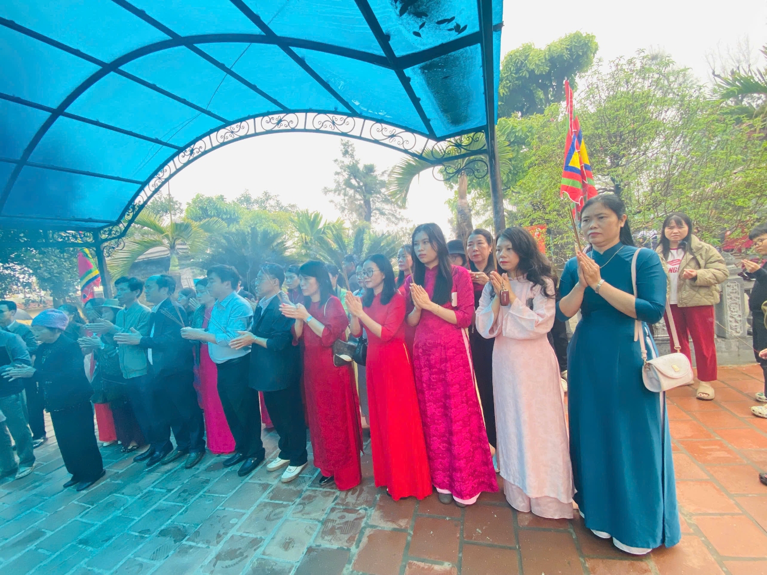 thắp hương đèn NBC
